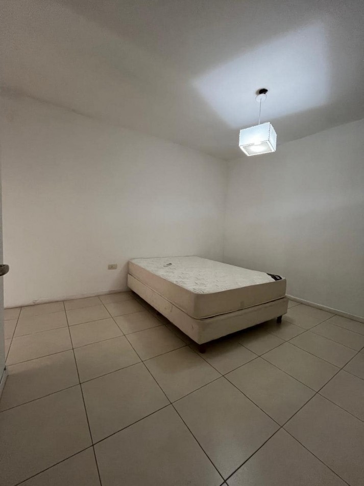 DEPARTAMENTO EN TRIPLEX CENTRO CON ESCRITURA COCHERA PILE Y BALCON PROPIO