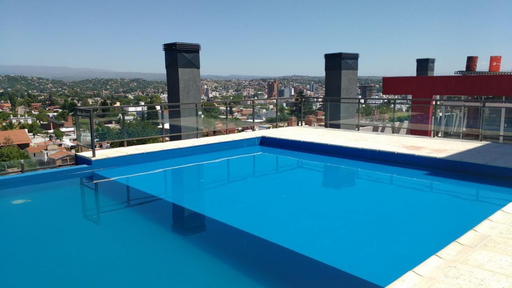 DEPARTAMENTO CON BALCON PILETA Y COCHERA