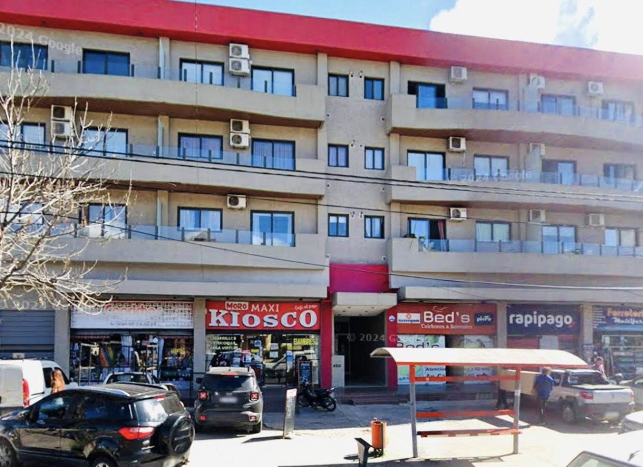 DEPARTAMENTO CON BALCON PILETA Y COCHERA