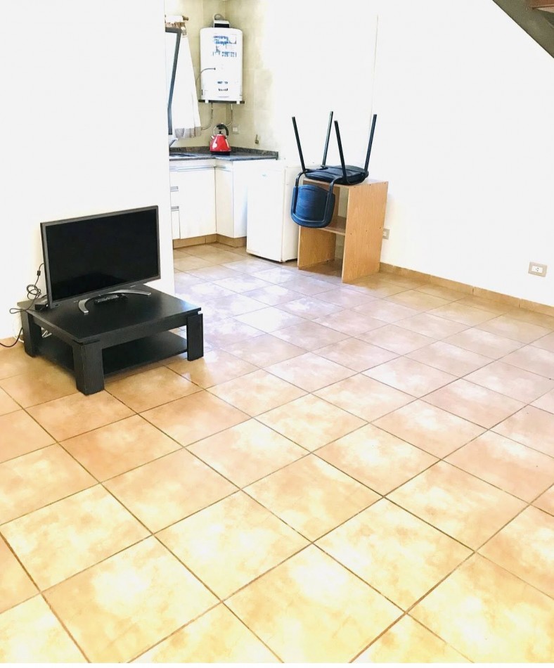 DUPLEX 2 DOR 1 BAÑO PATIO COCHERA PROPIA NO PAGA EXPENSAS 