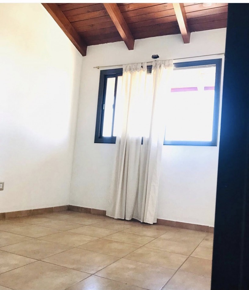 DUPLEX 2 DOR 1 BAÑO PATIO COCHERA PROPIA NO PAGA EXPENSAS 