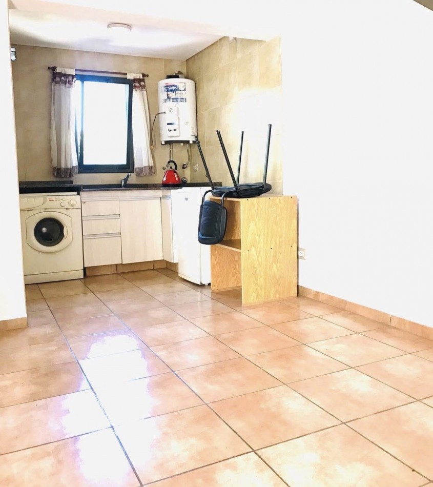 DUPLEX 2 DOR 1 BAÑO PATIO COCHERA PROPIA NO PAGA EXPENSAS 
