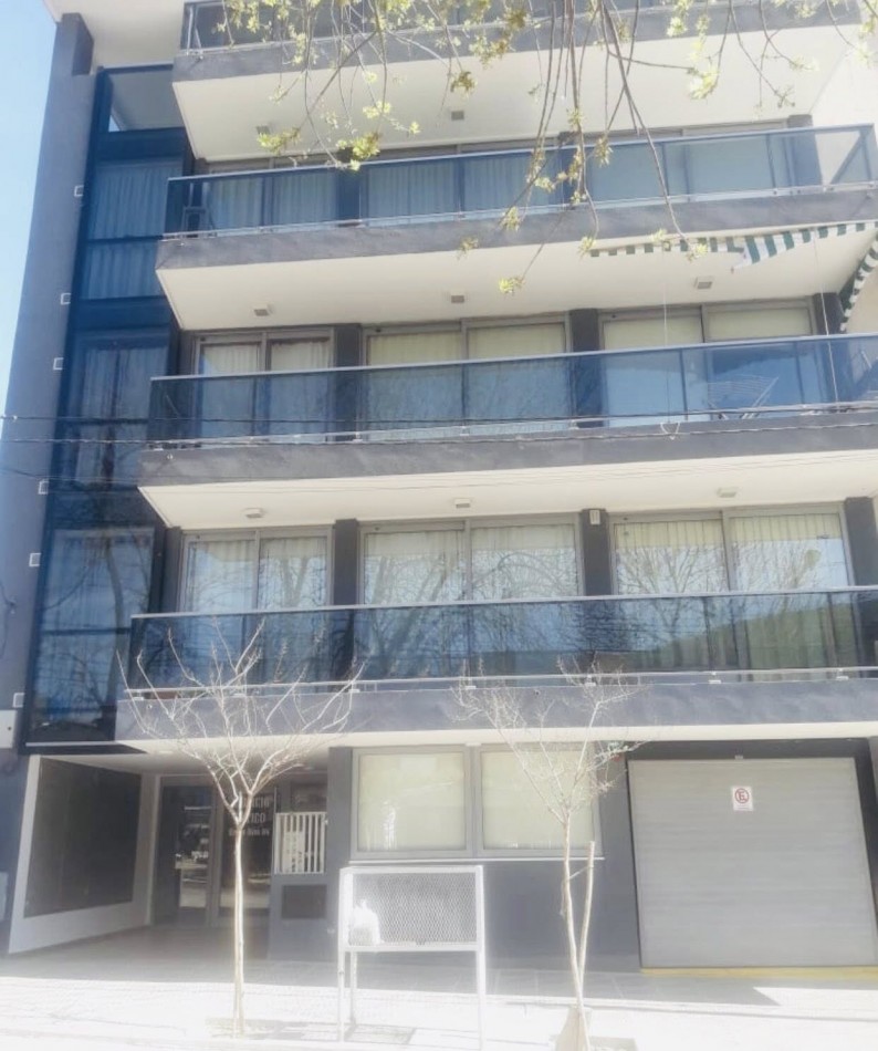 DEPARTAMENTO AMPLIO DE CATEGORIA EN PB COCHERA PILETA 