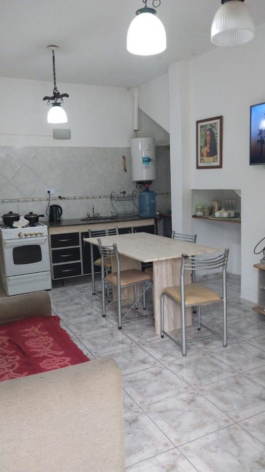 DEPARTAMENTO A LA CALLE CON COCHERA