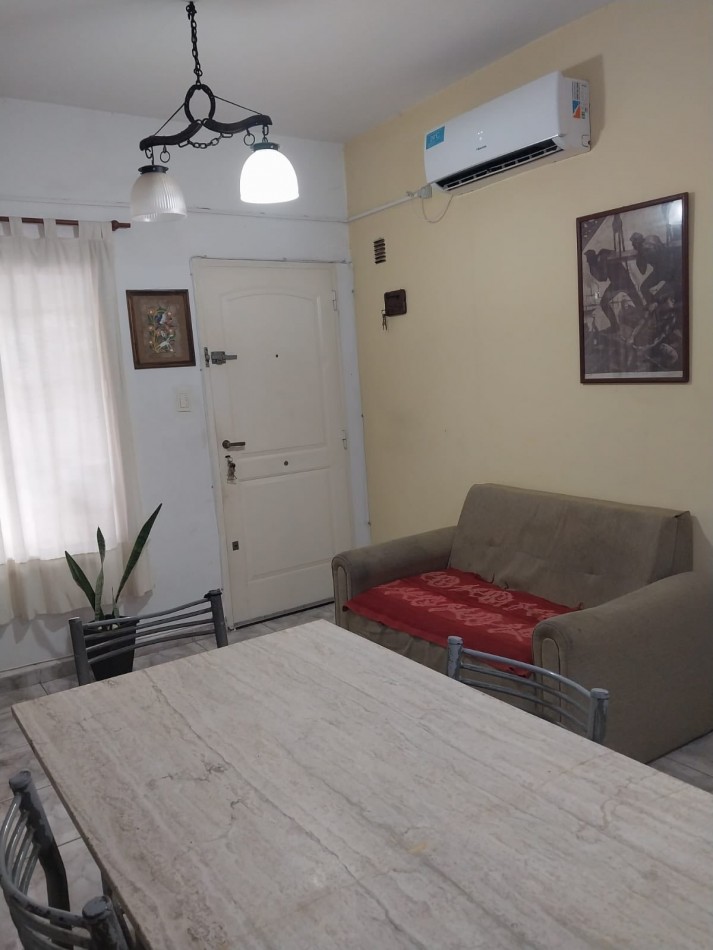 DEPARTAMENTO A LA CALLE CON COCHERA