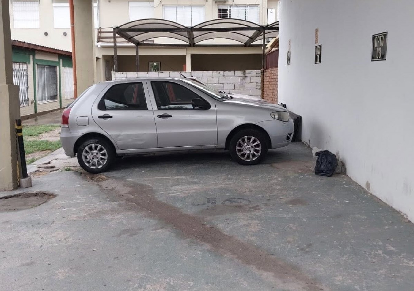 DEPARTAMENTO A LA CALLE CON COCHERA