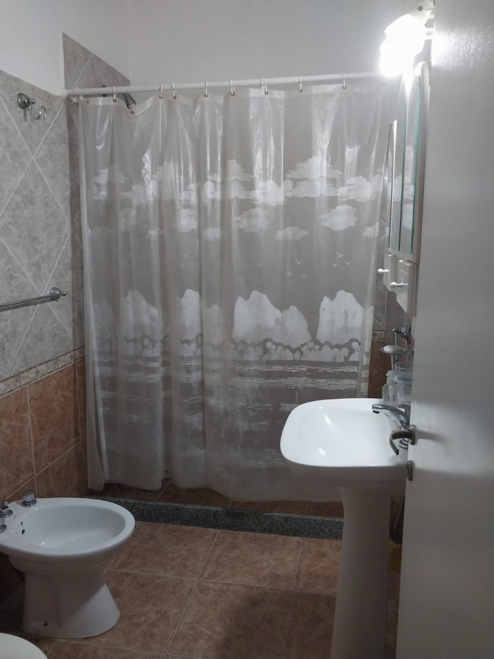 DEPARTAMENTO A LA CALLE CON COCHERA