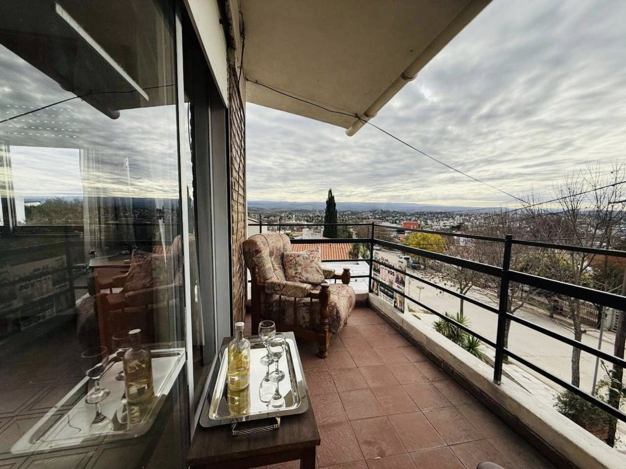 CASA CON VISTA AL LAGO BALCON PATIO COCHERA