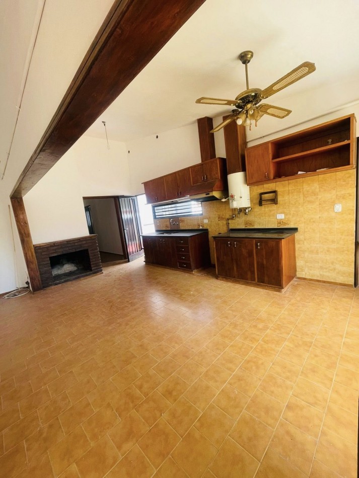 CASA DE 3 DOR 2 BAÑOS PATIO COCHERA GAS NAT  ESCRITUTA