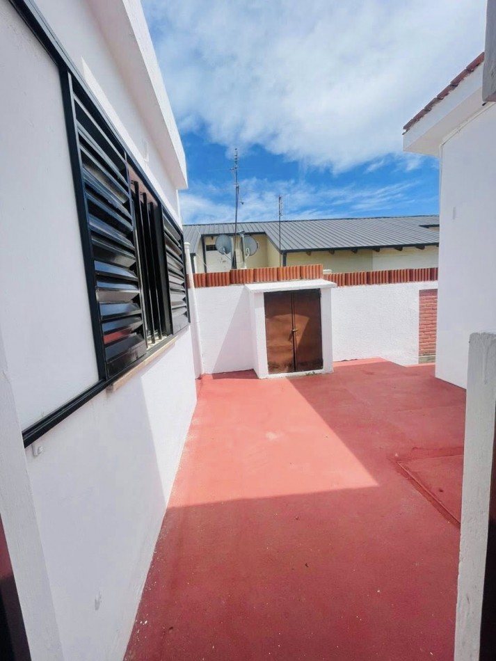 CASA DE 3 DOR 2 BAÑOS PATIO COCHERA GAS NAT  ESCRITUTA
