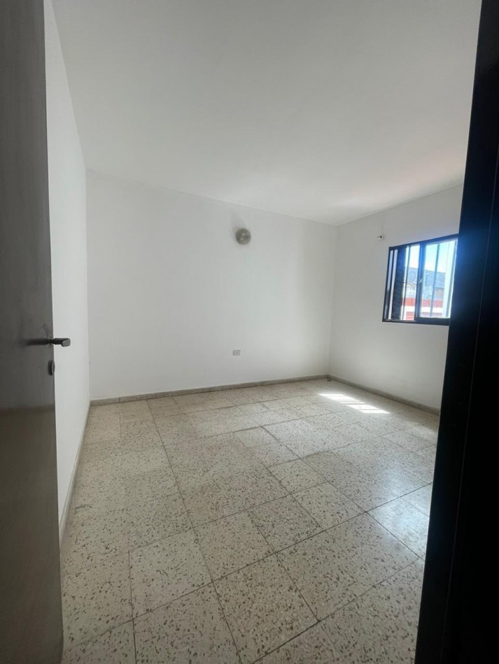 CASA DE 3 DOR 2 BAÑOS PATIO COCHERA GAS NAT  ESCRITUTA