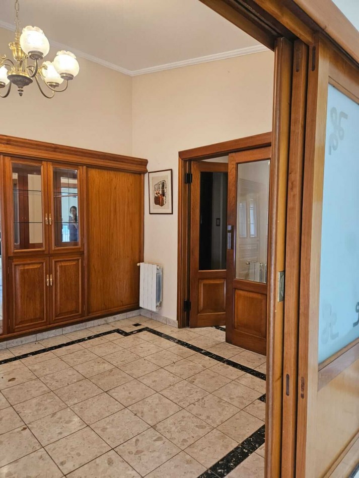 Casa en VENTA a 5 cuadras del centro - villa carlos paz 3 dormitorios + oficina/consultorio indep