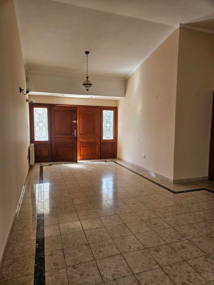 Casa en VENTA a 5 cuadras del centro - villa carlos paz 3 dormitorios + oficina/consultorio indep