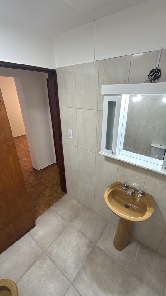 DEPARTAMENTO CON BALCON A LA CALLE 