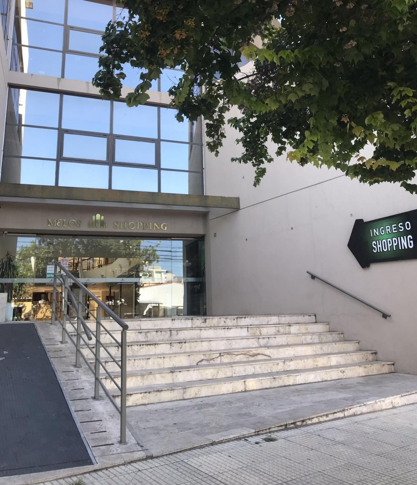 LOCAL EN GALERIA MELOS