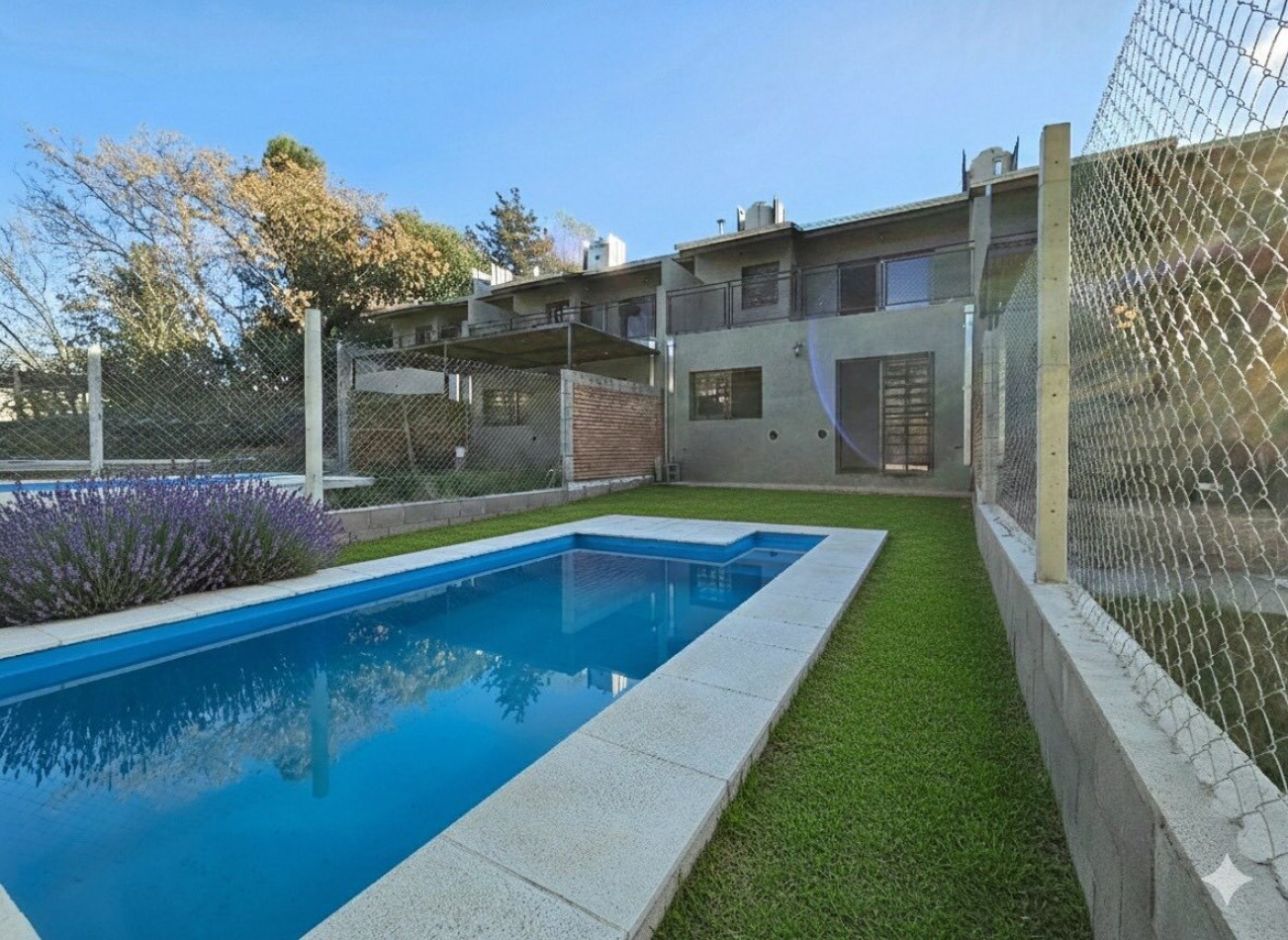 DUPLEX NUEVO CON TERRAZA PATIO PILETA PROPIA COCHERA  NO PAGA EXPENSAS 