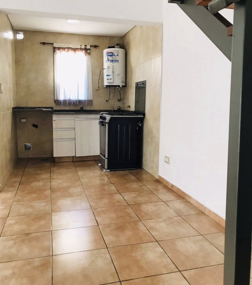 DUPLEX DE 2 DOR COCHERA PATIO PROPIO  GAS NATURAL SIN EXPENSAS