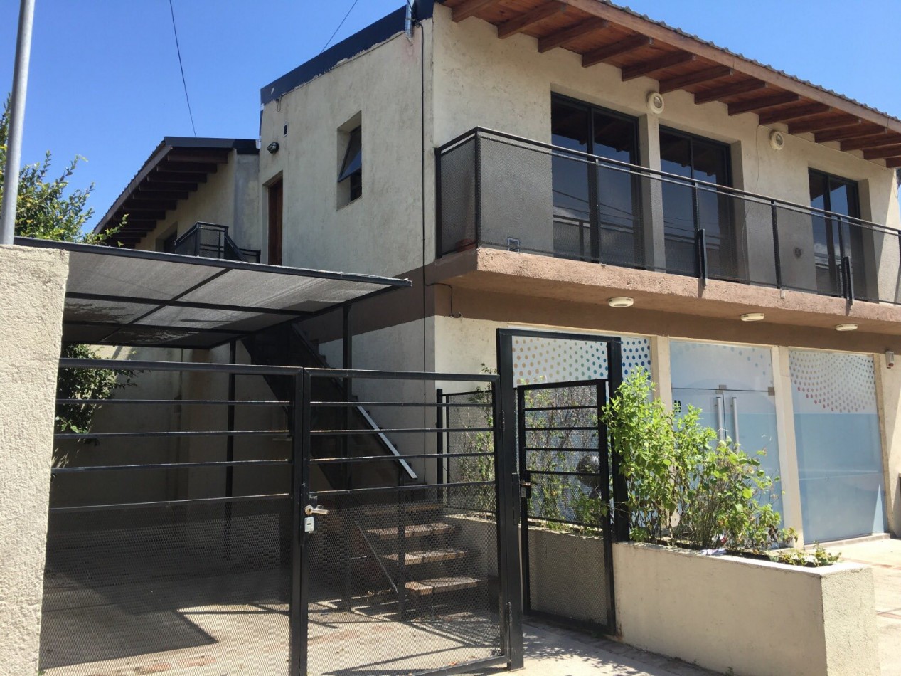 DEPARTAMENTO  A LA CALLE CON BALCON Y COCHERA