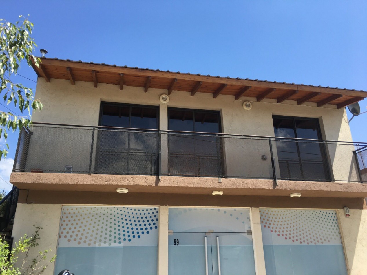 DEPARTAMENTO  A LA CALLE CON BALCON Y COCHERA