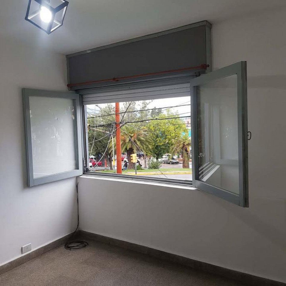 DEPARTAMENTO PB VISTA  A LA CALLE 