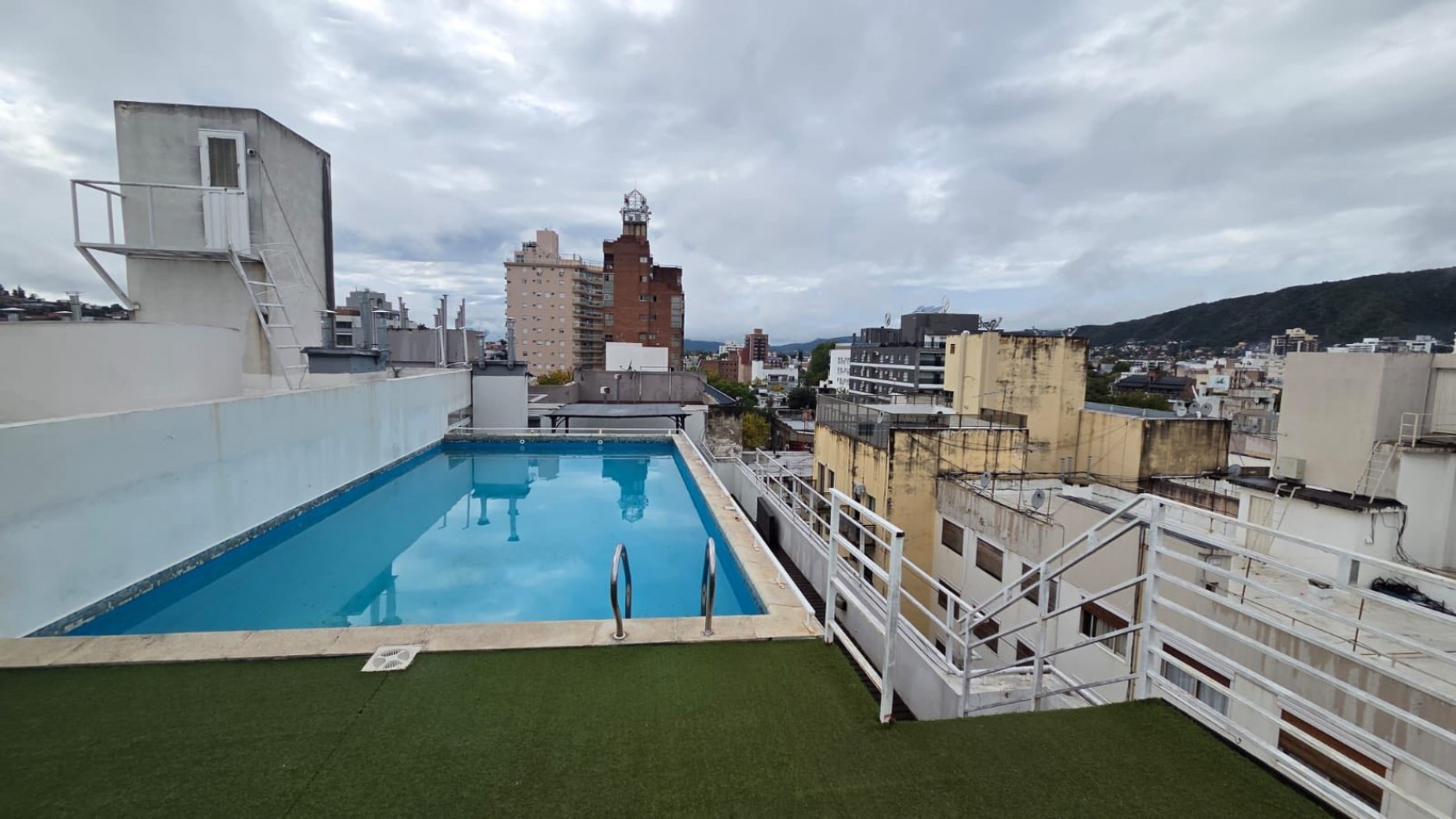 DEPARTAMENTO CON BALCON A LA CALLE PILE COCHERA