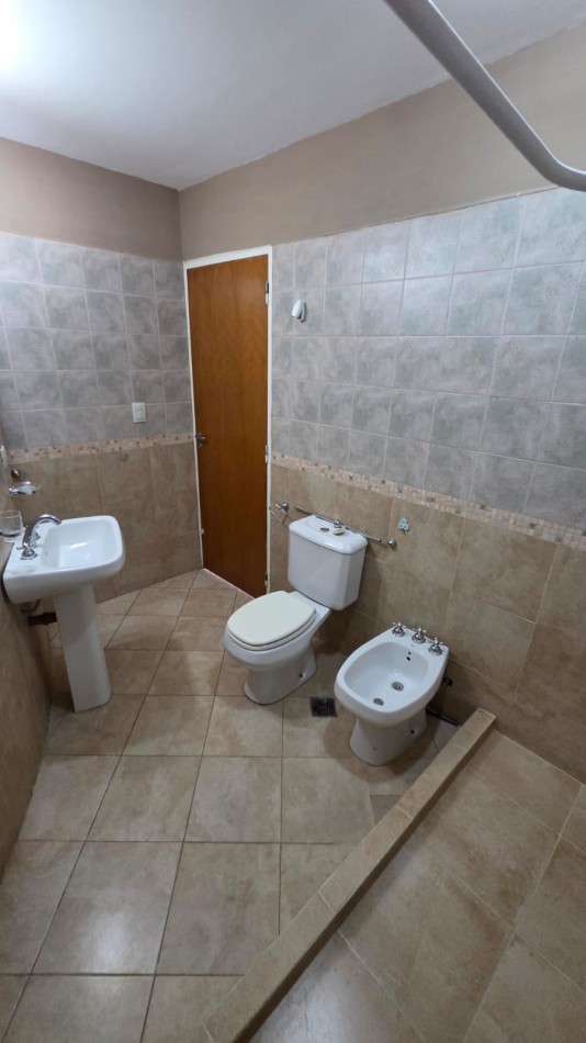 DEPARTAMENTO CON BALCON A LA CALLE PILE COCHERA