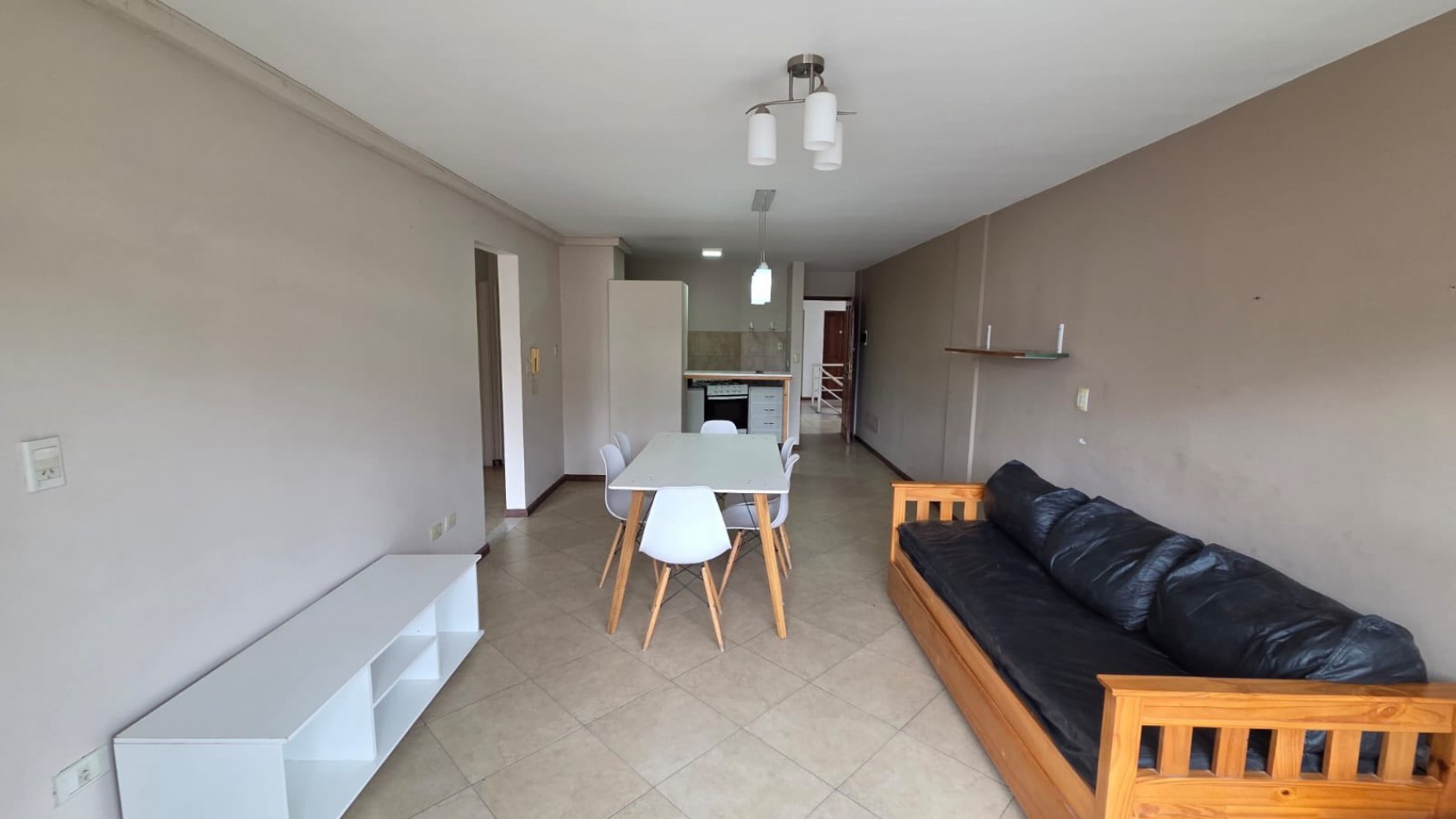 DEPARTAMENTO CON BALCON A LA CALLE PILE COCHERA