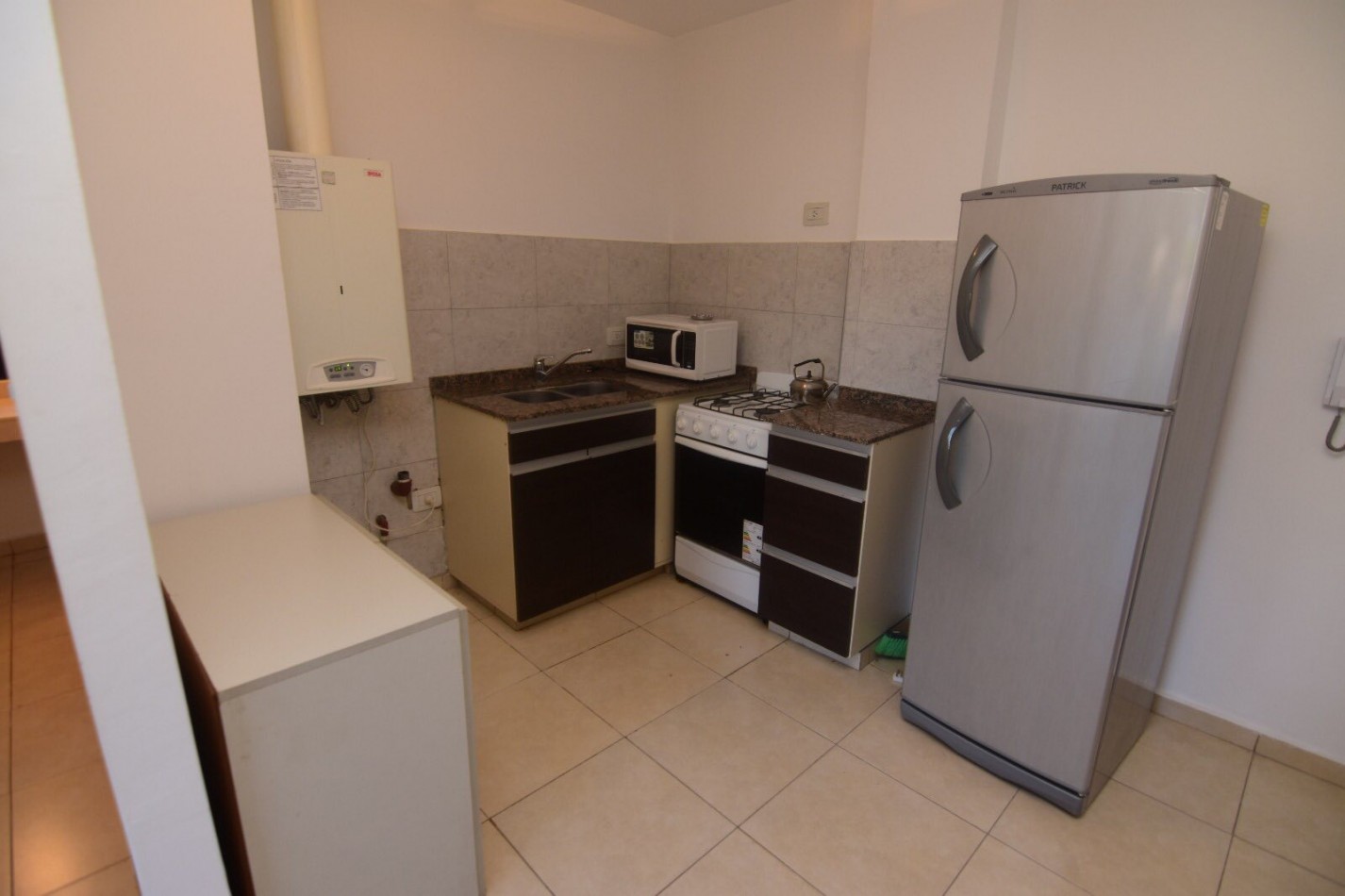 DEPARTAMENTO CON BALCON A LA CALLE 1 DOR
