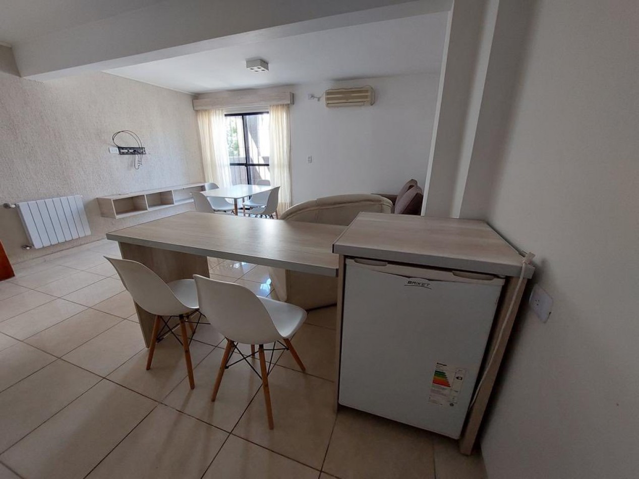 DEPARTAMENTO CON BALCON CENTRICO 