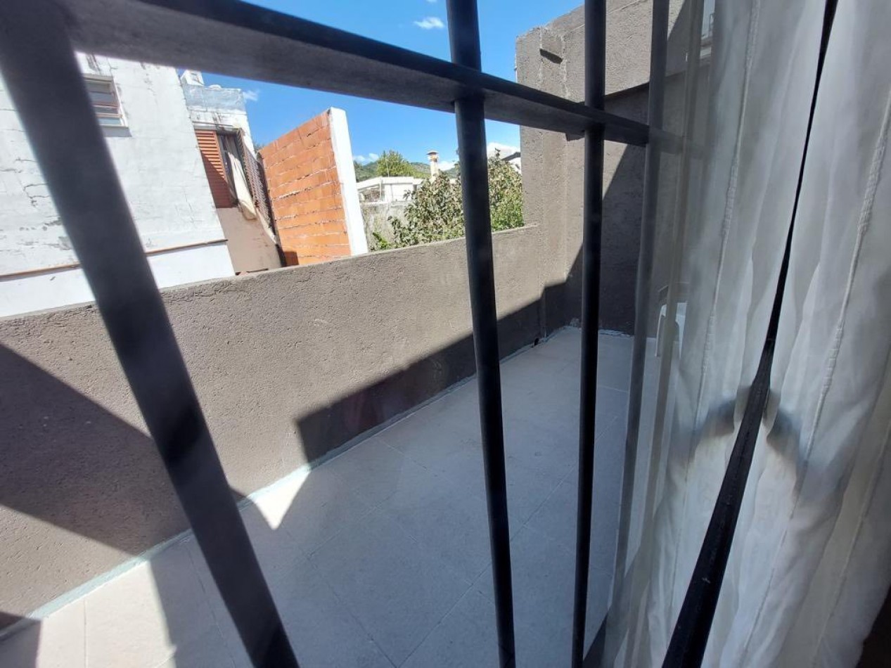 DEPARTAMENTO CON BALCON CENTRICO 