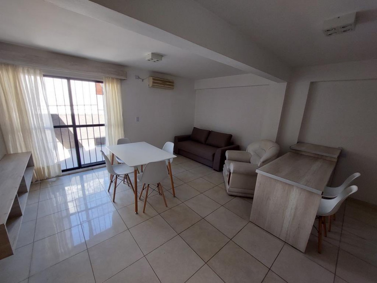 DEPARTAMENTO CON BALCON CENTRICO 