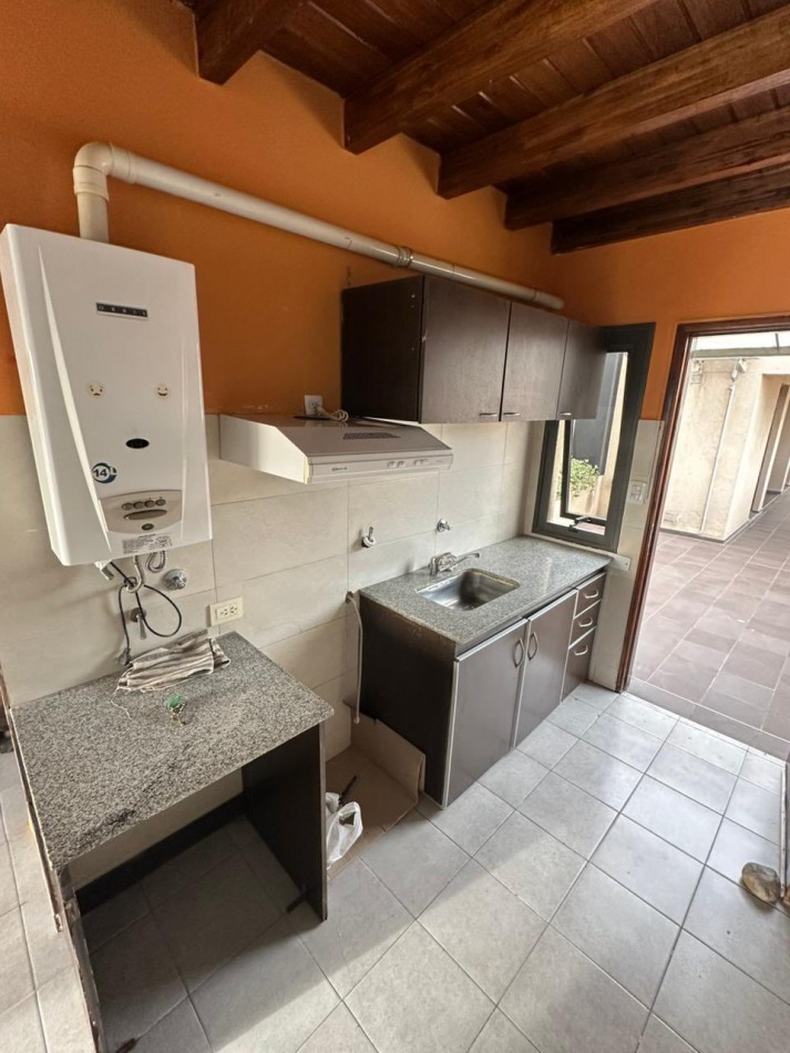 DEPARTAMENTO CON BALCON Y  COCHERA 