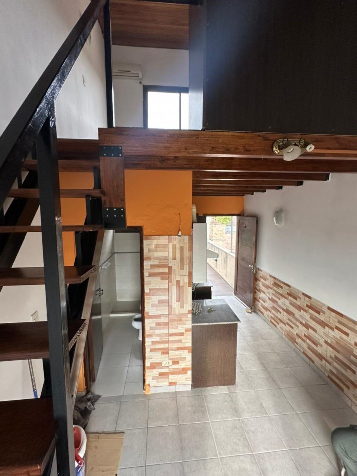 DEPARTAMENTO CON BALCON Y  COCHERA 