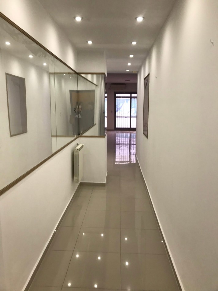 DEPARTAMENTO DE 200M CUB CON 200M DE PATIO PLENO CENTRO ACEPTO VEHICULOS 