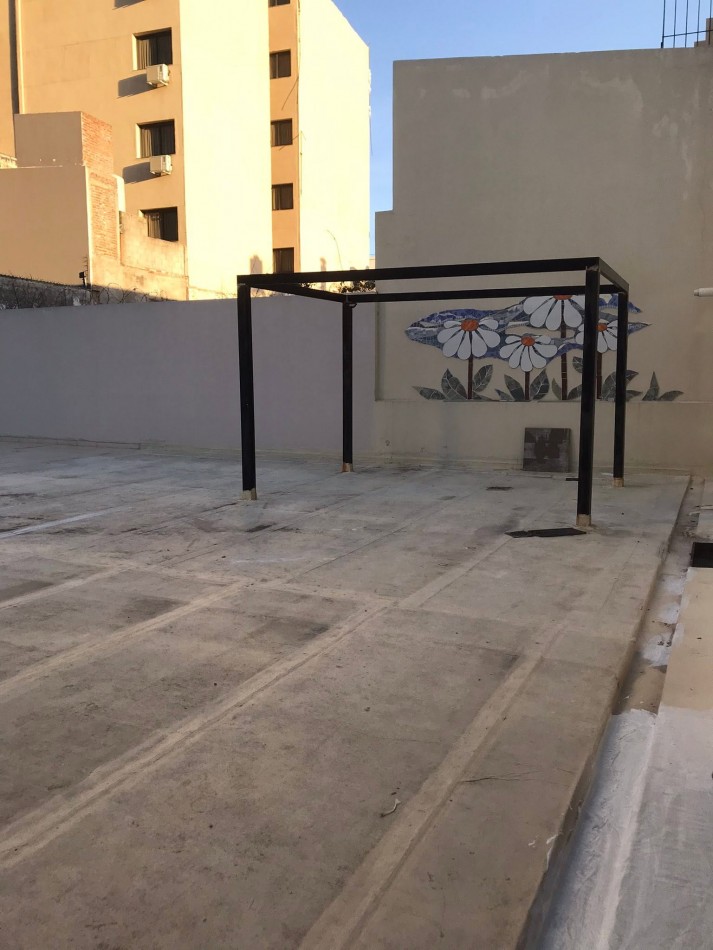 DEPARTAMENTO DE 200M CUB CON 200M DE PATIO PLENO CENTRO ACEPTO VEHICULOS 