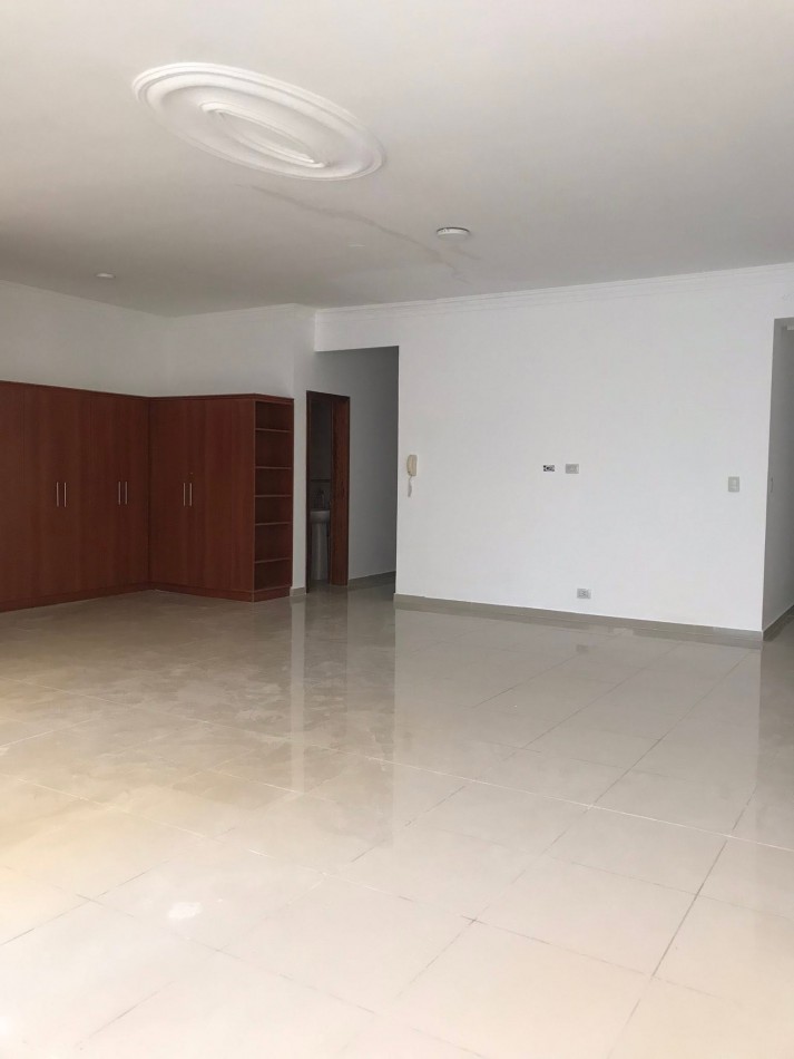 DEPARTAMENTO DE 200M CUB CON 200M DE PATIO PLENO CENTRO ACEPTO VEHICULOS 