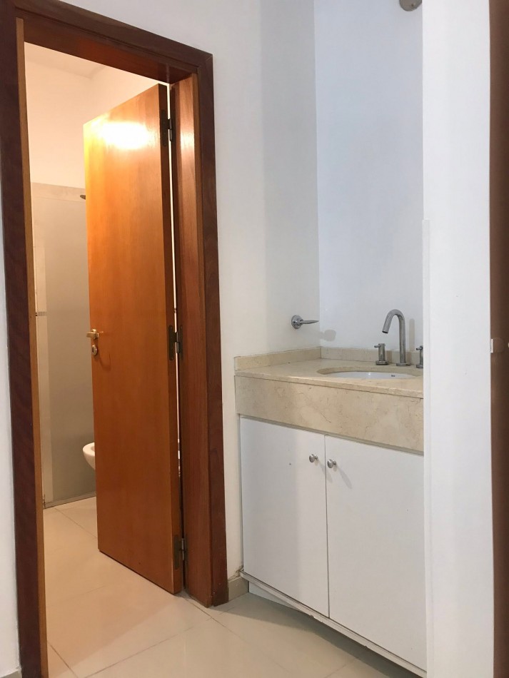 DEPARTAMENTO DE 200M CUB CON 200M DE PATIO PLENO CENTRO ACEPTO VEHICULOS 