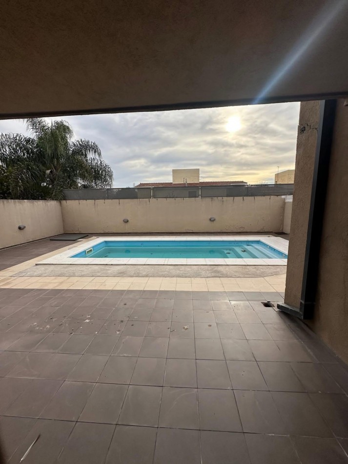 DEPARTAMENTO CON BALCON Y COCHERA 