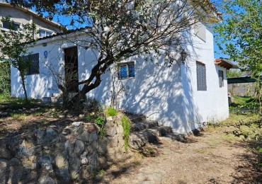 Hermosa casa de 3 dormitorios con pileta. Recibe vehiculo