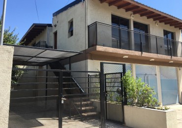 DEPARTAMENTO  A LA CALLE CON BALCON Y COCHERA